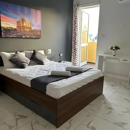 Luxury Penthouse In Apartment *