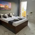 Luxury Penthouse In Apartment *