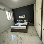 Luxury Penthouse In Apartment *